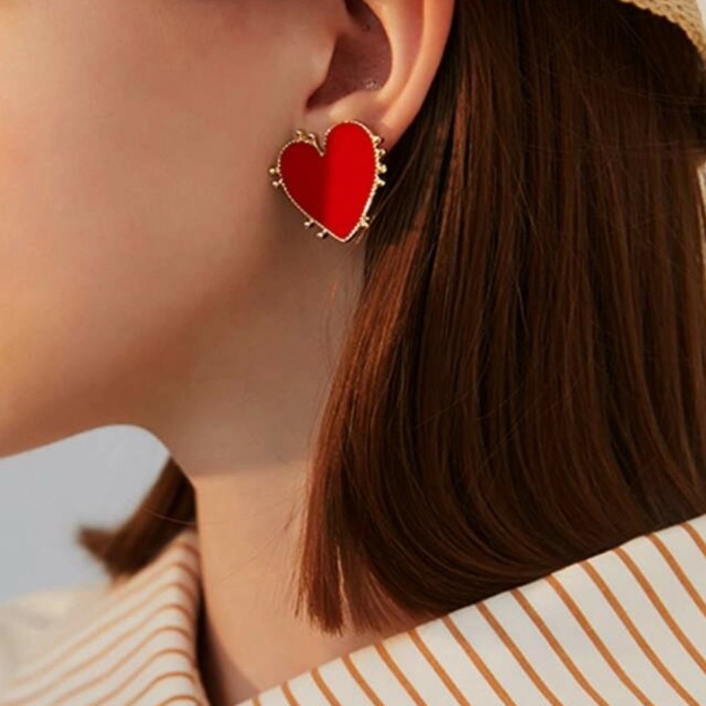 • Ella • Acrylic Heart Studs - Picture 3 of 4